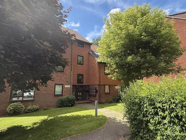 Flat for sale in Kings Norton, West Midlands