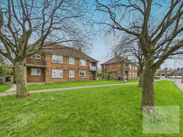 Flat for sale in West Park, West Yorkshire