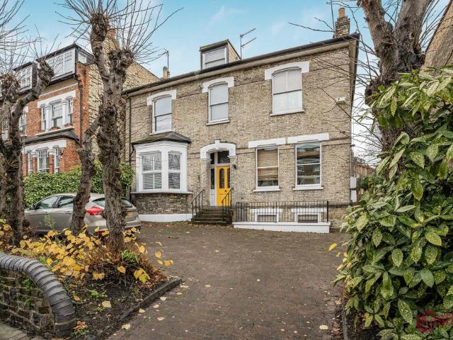 Flat for sale in Crouch Hall Park, Greater London
