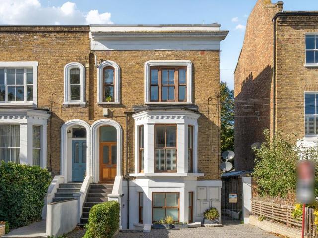 Flat for sale in London Borough of Lambeth, Greater London