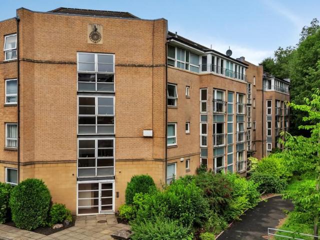 Flat for sale in Partick, Scotland