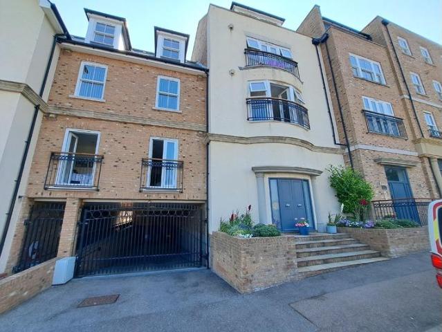 Flat for sale in Upton, Acol