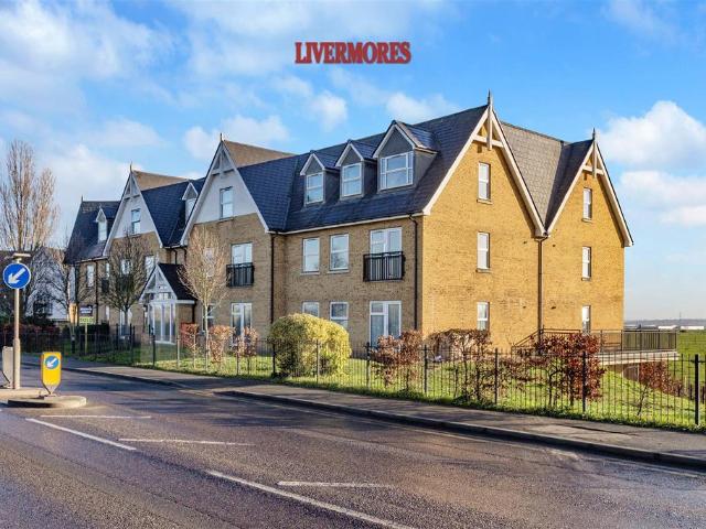 Flat for sale in Crayford, Greater London