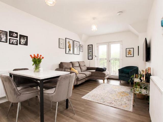Flat for sale in Elstree and Borehamwood, Borehamwood