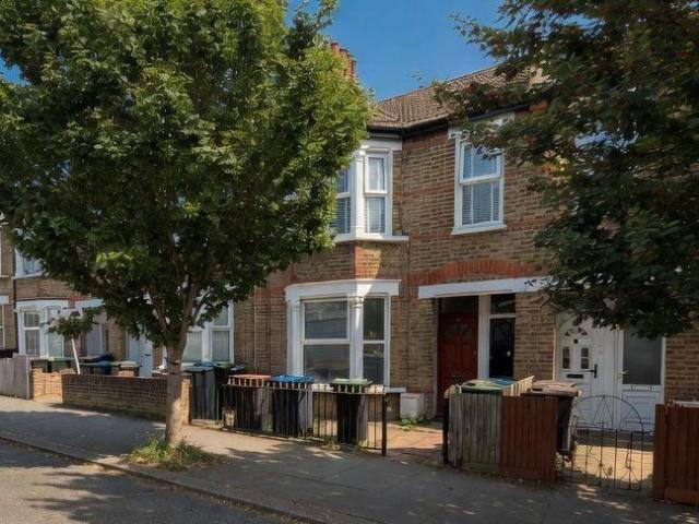 Flat for sale in London Borough of Croydon, Greater London