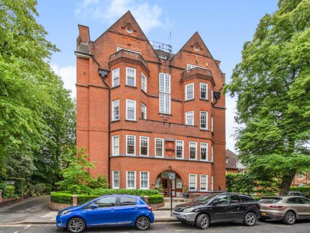 Flat for sale in Belsize Park, Greater London