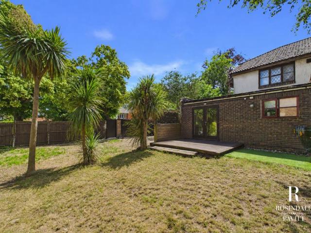 Flat for sale in London Borough of Croydon, Purley