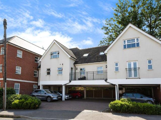 Flat for sale in Barling, Essex