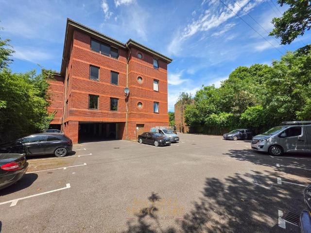Flat for sale in Three Bridges, Glynde