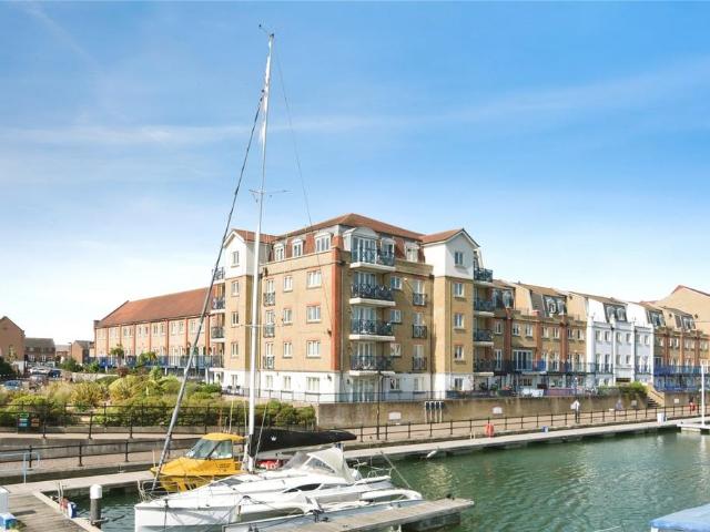 Flat for sale in Sovereign Harbour, Eastbourne