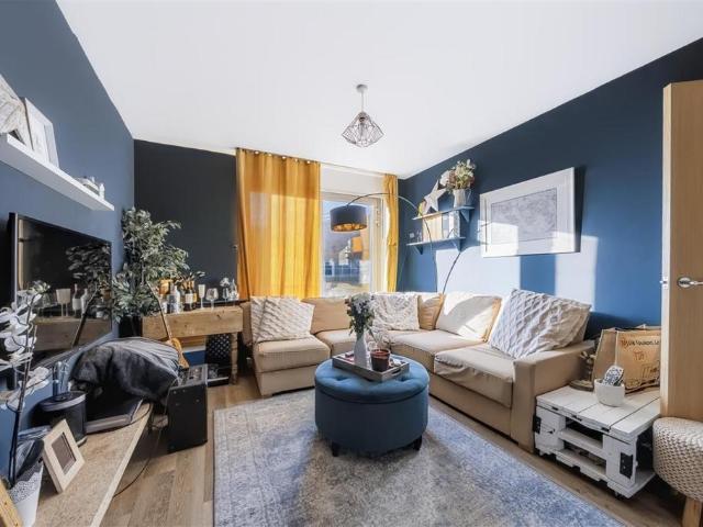 Flat for sale in London Borough of Wandsworth, Greater London