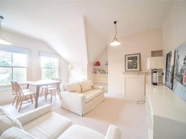 Flat for sale in The Slade, Oxfordshire