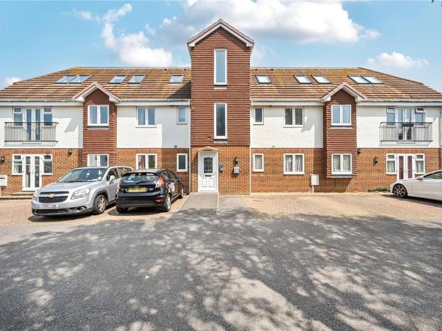 Flat for sale in Fishersgate, West Sussex