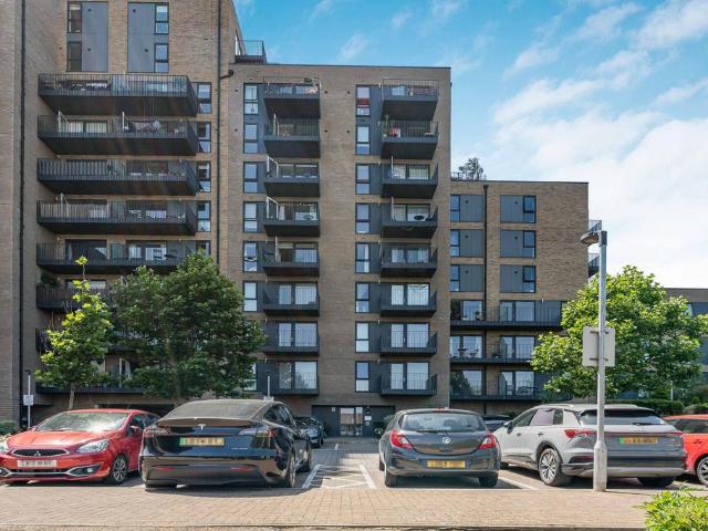 Flat for sale in Hornsey, Greater London