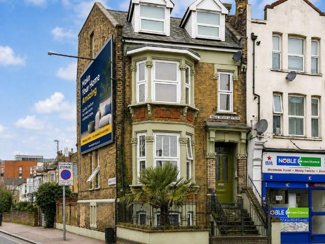 Flat for sale in Leyton, Greater London