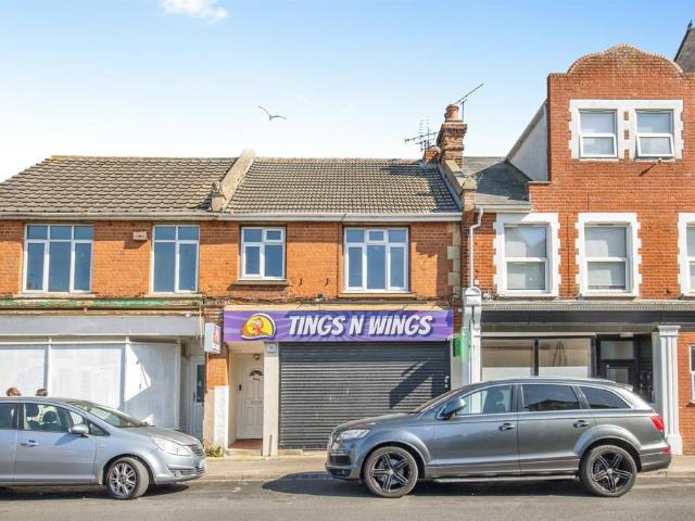 Flat for sale in Dale Hill, Essex