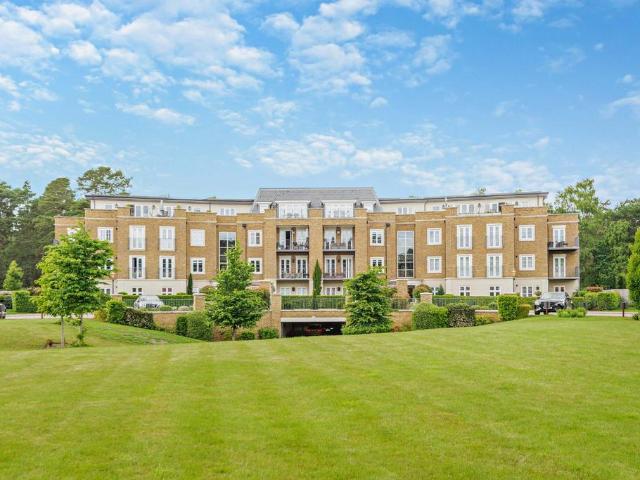Flat for sale in Martin's Heron, Winkfield