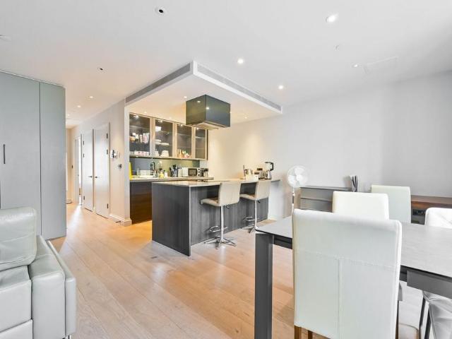 Flat for sale in Holborn, Greater London