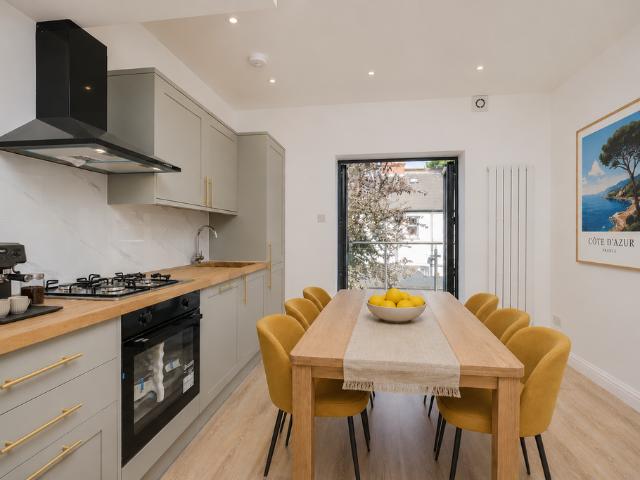 Flat for sale in London Borough of Merton, Merton Park