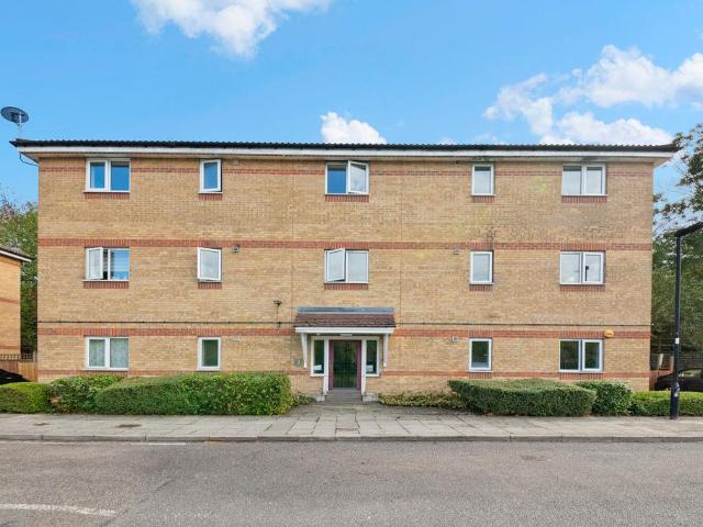 Flat for sale in London Borough of Ealing, Greater London