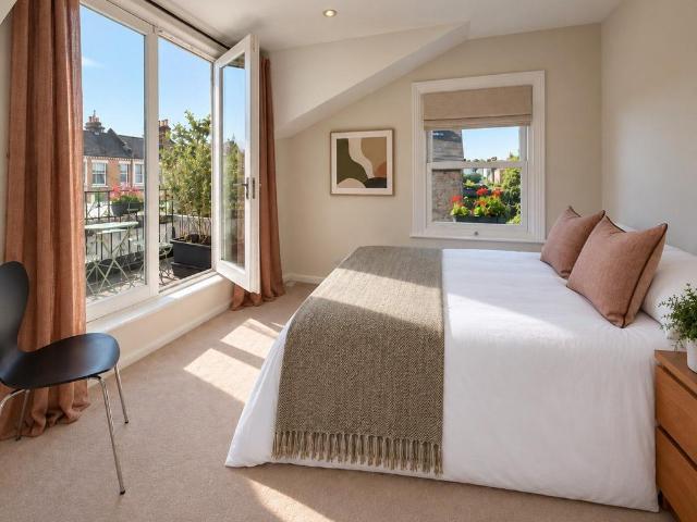 Flat for sale in Putney, Greater London