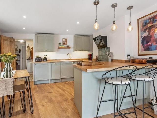 Flat for sale in West Norwood, Greater London