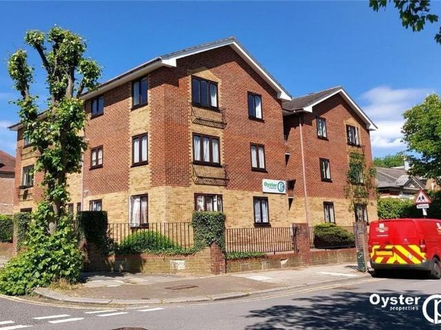 Flat for sale in New Southgate, Greater London