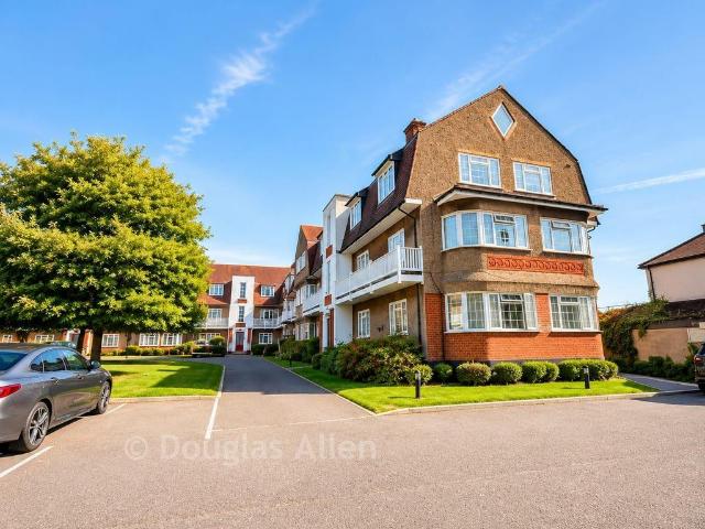 Flat for sale in Hornchurch, Greater London
