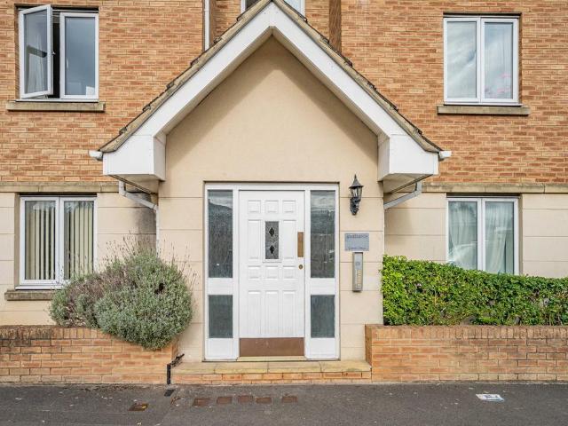 Flat for sale in Fiddler's Green, Cheltenham