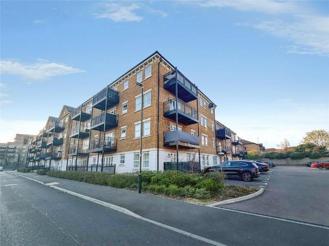 Flat for sale in Slade Green, Greater London