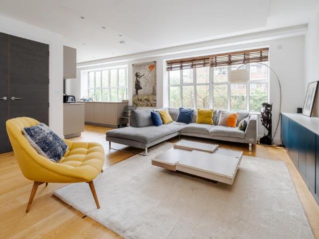 Flat for sale in Islington, Greater London