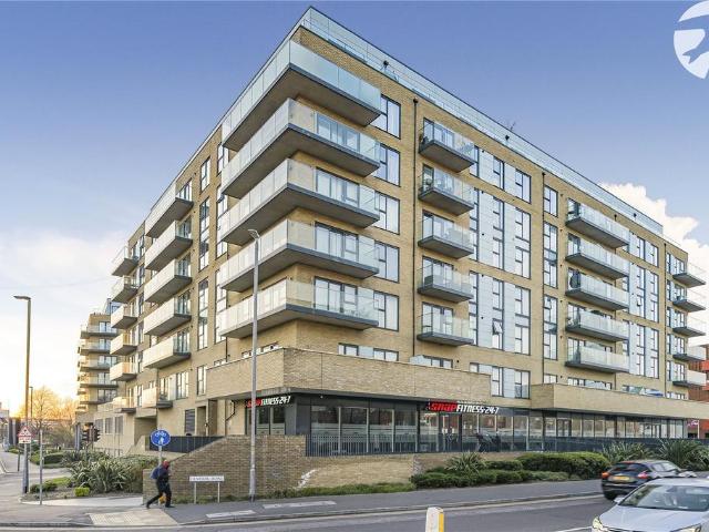 Flat for sale in Monks Orchard, Kent