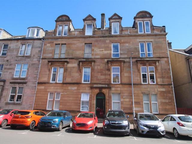 Flat for sale in Greenock, Scotland
