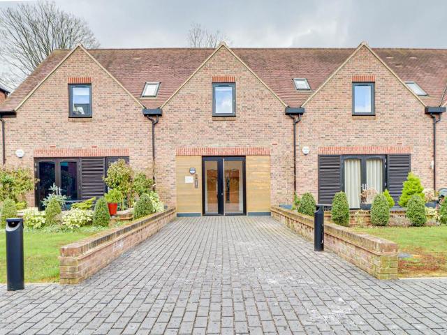 Flat for sale in Southdown, St Albans
