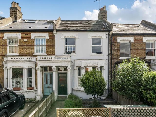 Flat for sale in London Borough of Southwark, Greater London