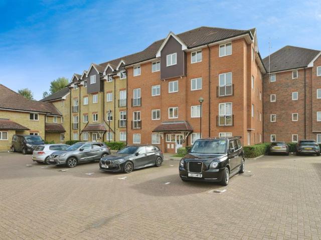 Flat for sale in Kings Hill, Colliers End