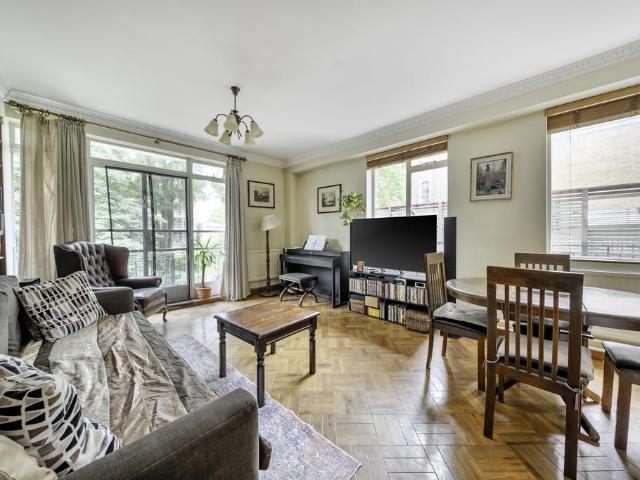 Flat for sale in Bloomsbury, Greater London