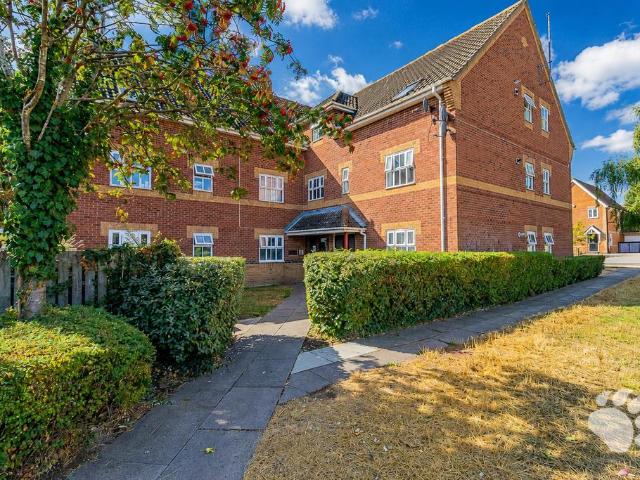 Flat for sale in Langdon Hills, Essex