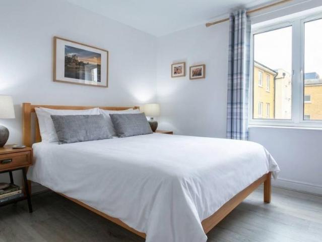 Flat for sale in Mile End, Greater London