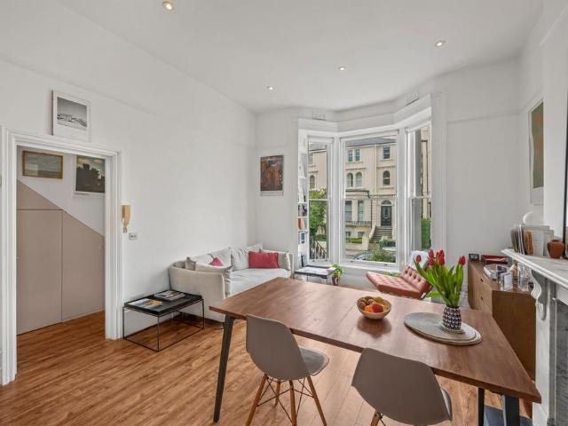 Flat for sale in South Hampstead, Greater London