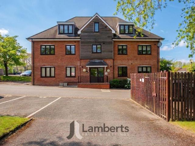 Flat for sale in Ipsley, Redditch