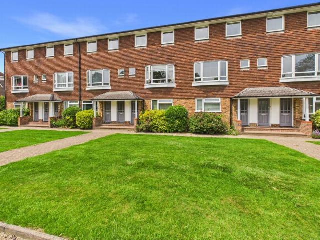 Flat for sale in Perryfields, West Sussex