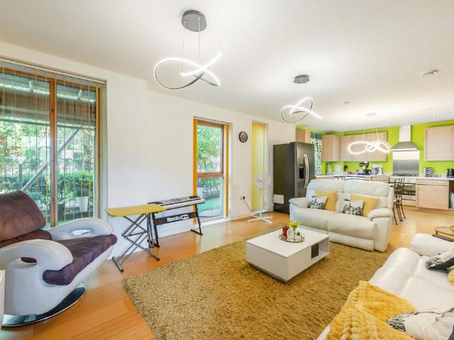 Flat for sale in Little Stanmore, Greater London