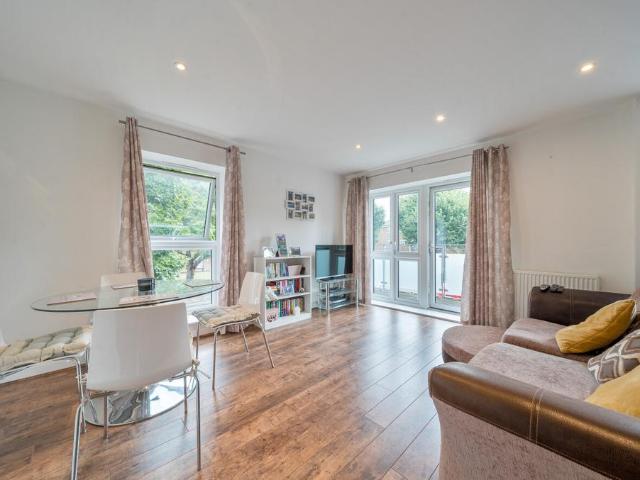 Flat for sale in Elm Park, Greater London