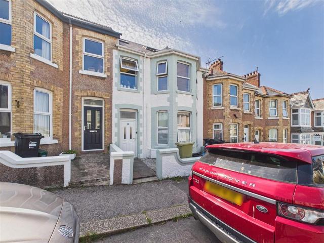 Flat for sale in Newquay, Cornwall
