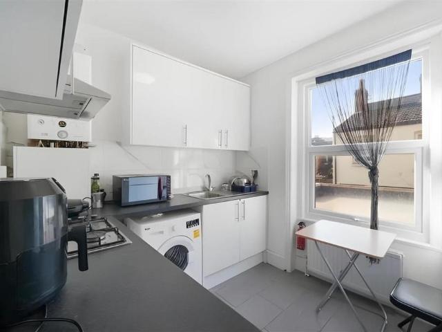 Flat for sale in Fulham, Isle Of Man