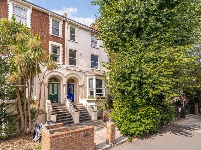 Flat for sale in Shacklewell, Greater London