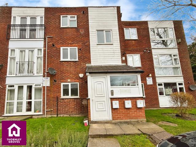 Flat for sale in Rainsough, Bury