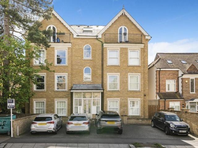 Flat for sale in East Dulwich, Greater London