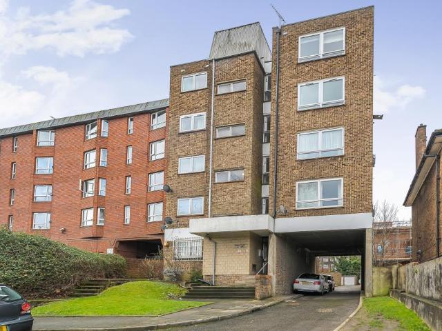 Flat for sale in Finchley, Isle Of Man